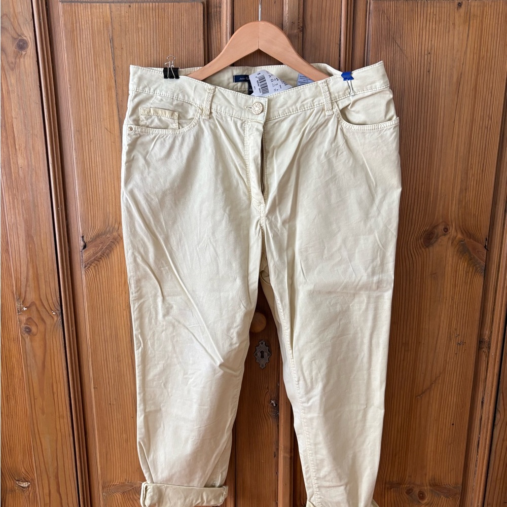 Women's Straight Leg Pants in Light Yellow— Classic Everyday Style